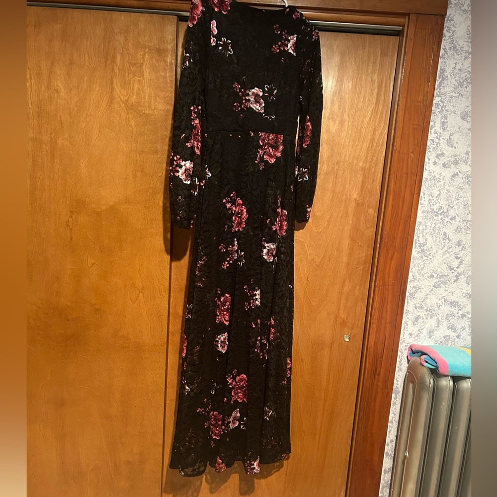 Size Small Full length lace over lining gown.